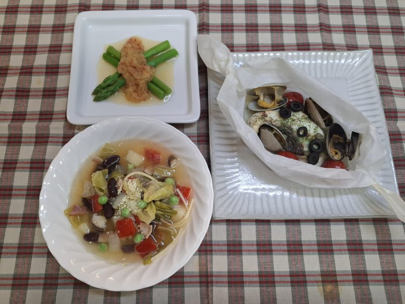 魚介の紙包み焼きと春野菜のイタリアン